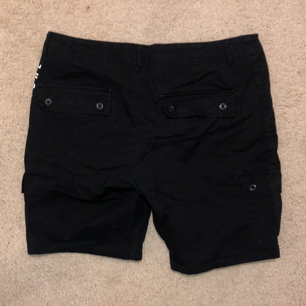 ASOS Dark Future Black Cargo Shorts - Picture 6 of 6